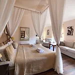 Lounge *