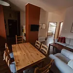 Lounge *