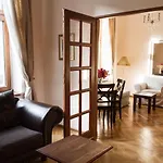 Apartment Lounge *